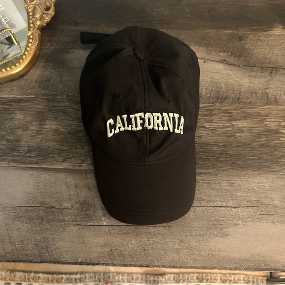 Letter Embroidery California Gold and Black Baseball Cap - Picture 3 of 4